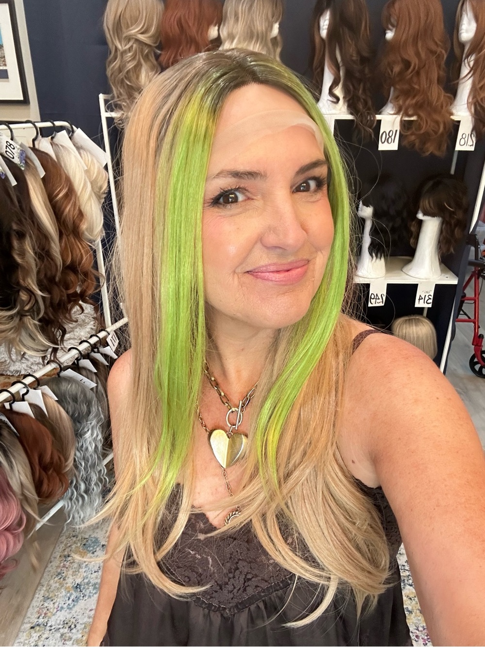389 The Avril 24” synthetic wig blonde w green